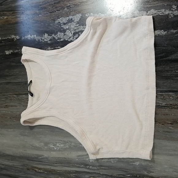 SHEIN Tops - SHEIN Cropped ribbed tank top